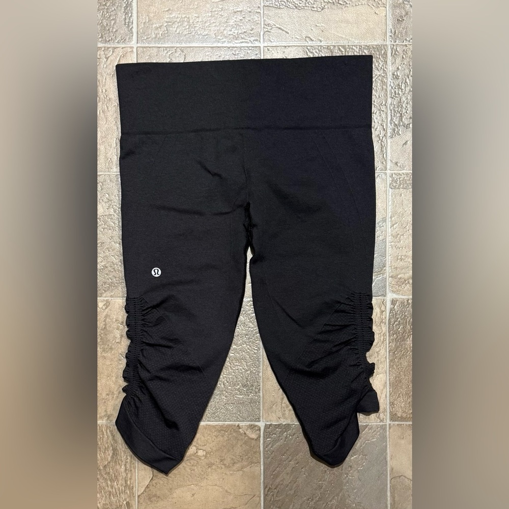 Lululemon Athletic Leggings / Capris / Joggers - Black - Gently Used - Sz 8